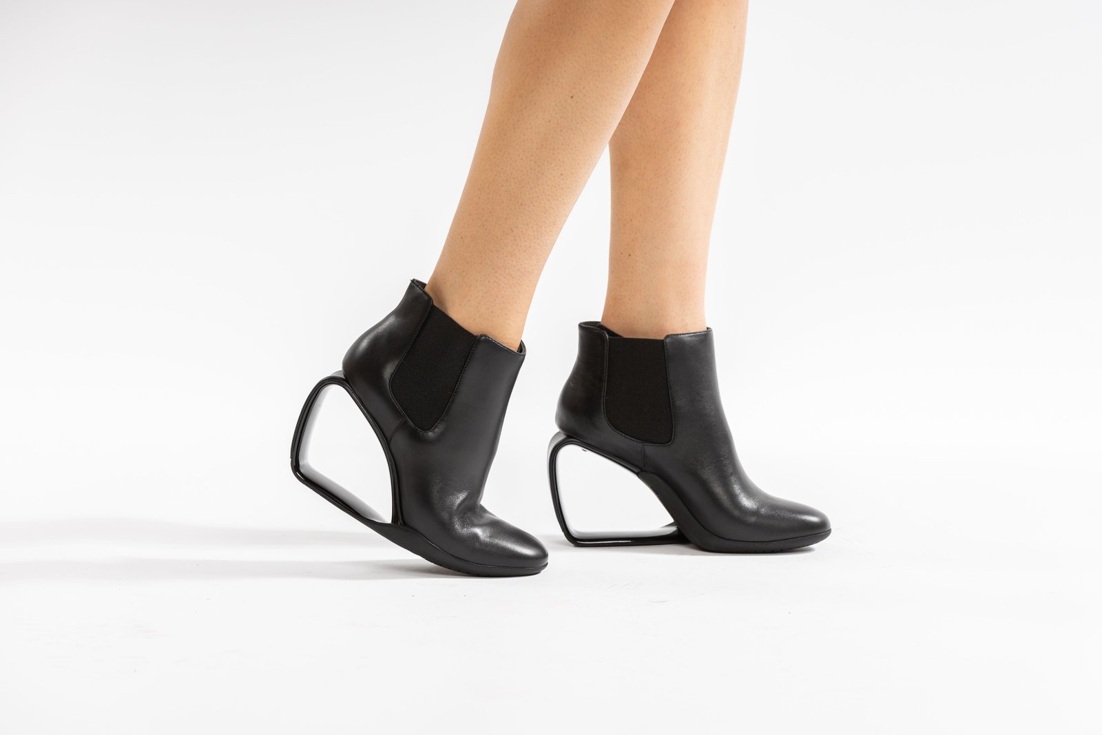 Step Mobius Chelsea – The Shoe Curator