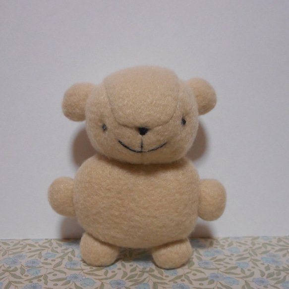 手のひらサイズのアイボリーくまのぬいぐるみ ぬいぐるみ kabebe 通販