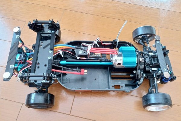 お父さんの作業部屋 - タミヤ TT-01 1号車