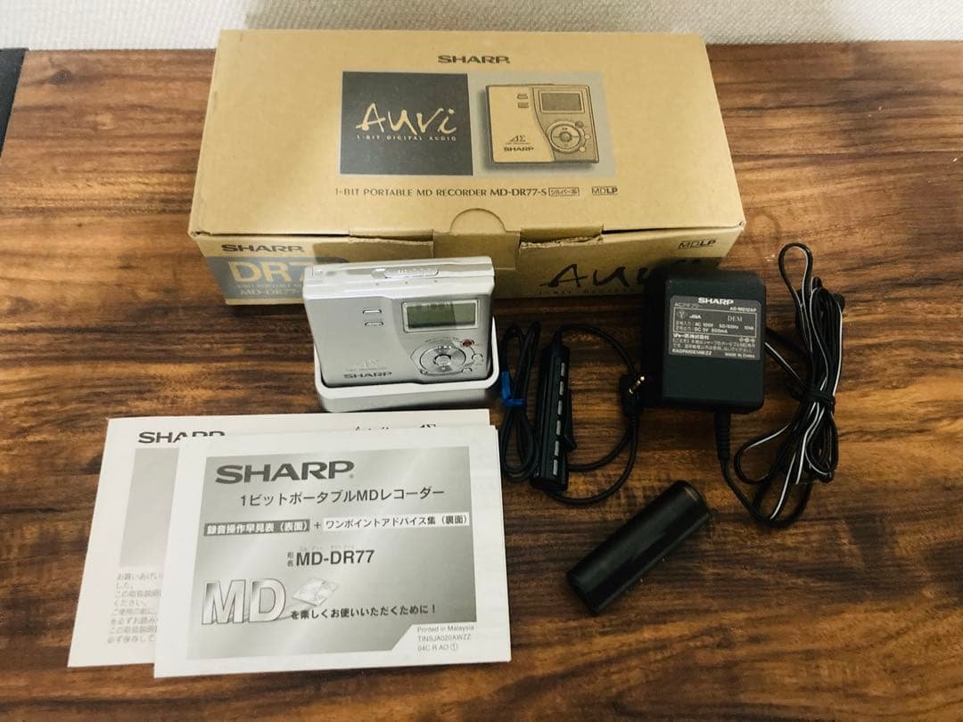 SHARP シャープ ポータブルMDレコーダー　MD-DR77 シルバー シャープ、1ビットデジタルアンプ搭載のポータブルMDレコーダ